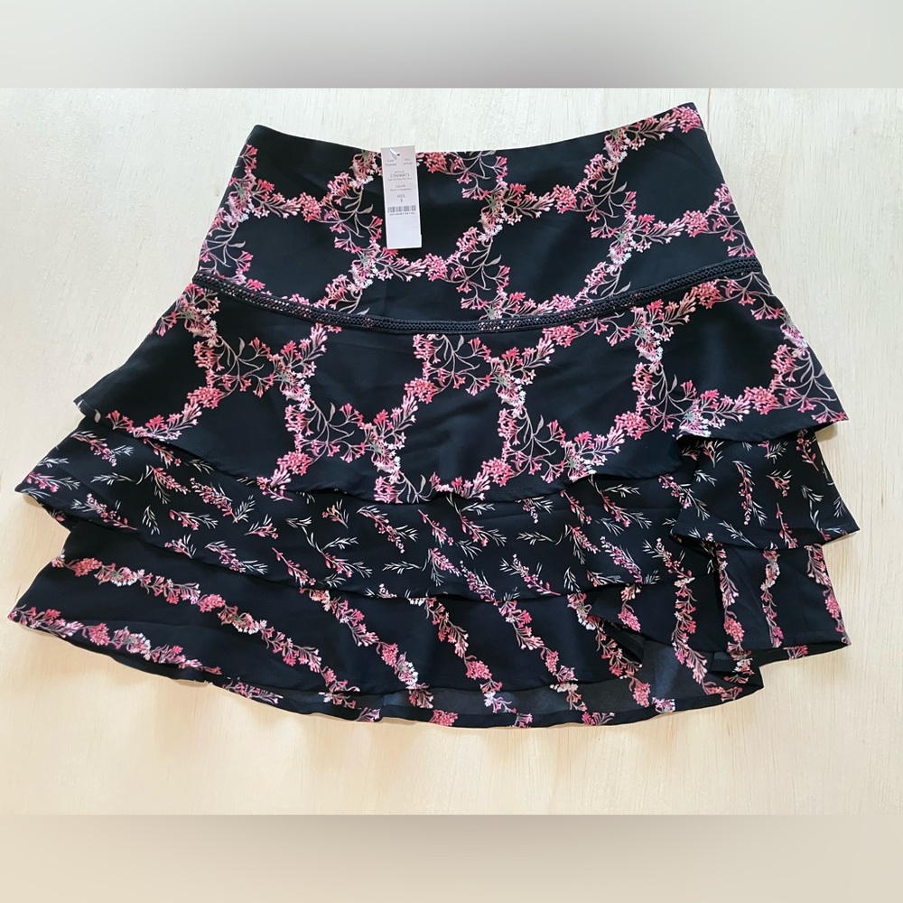 White House Black Market Skirt Tiered Ruffle Mini Size 4 NWT Black Pink